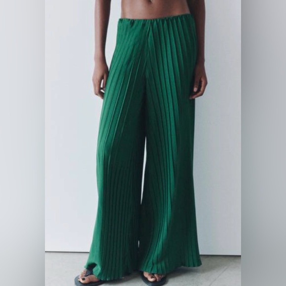 Zara Pants - ZARA Green Pleated Wide-Leg Pants size small